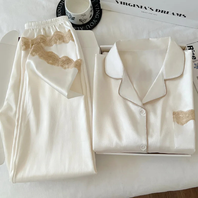 Ensemble de nuisette en glace de soie pour femmes printemps/automne, bordure en dentelle luxueuse, manches longues, léger pour vêtements de maison, photos du produit réel.

Sources