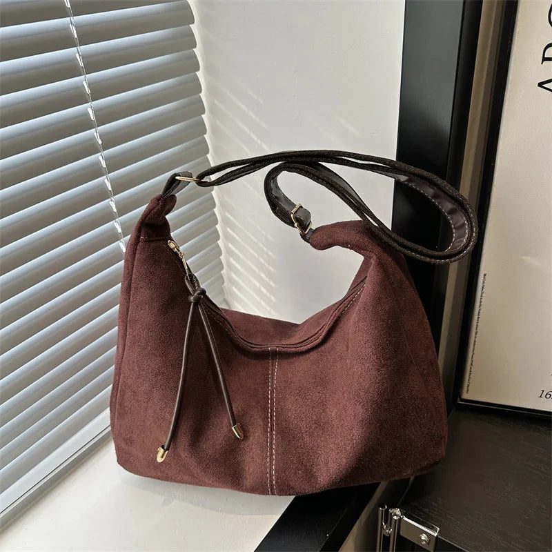 Sac à Main Femme Daim Bandoulière Casual Sac en Bandoulière Croisée Luxe Clutch Design Croissant Hobo Bohème.