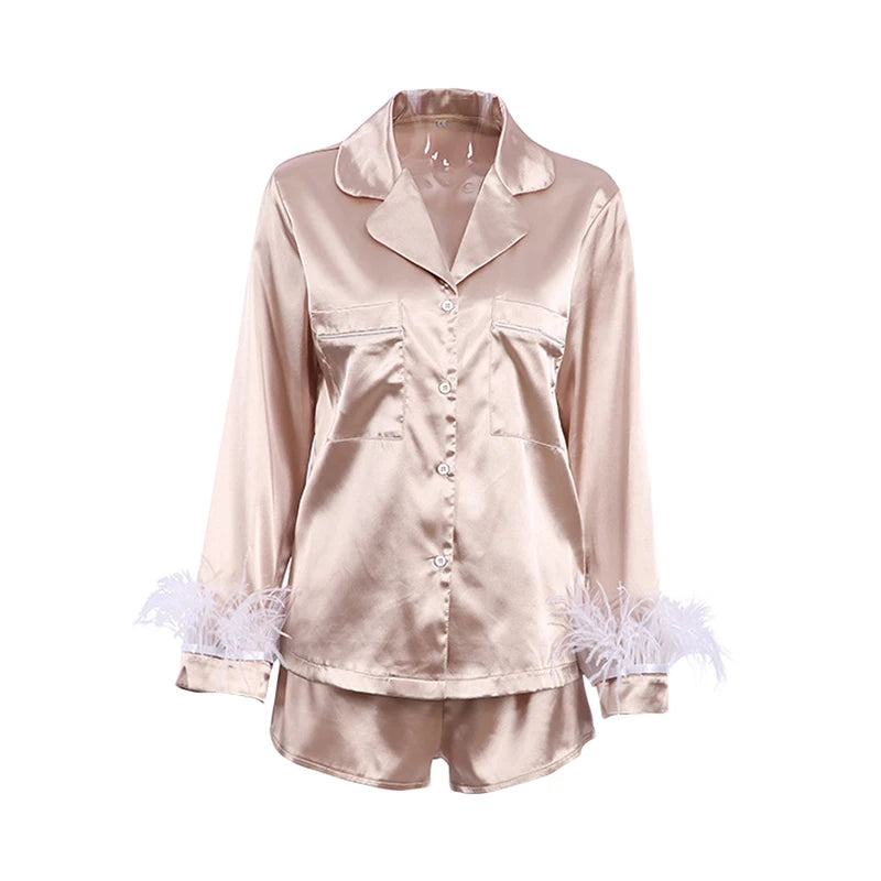 Ensemble de pyjama femme 2 pièces patchwork avec poignets en plumes, couleur unie, chemise boutonnée col chemise manches longues et short ample, tenue lounge décontractée.

Sources